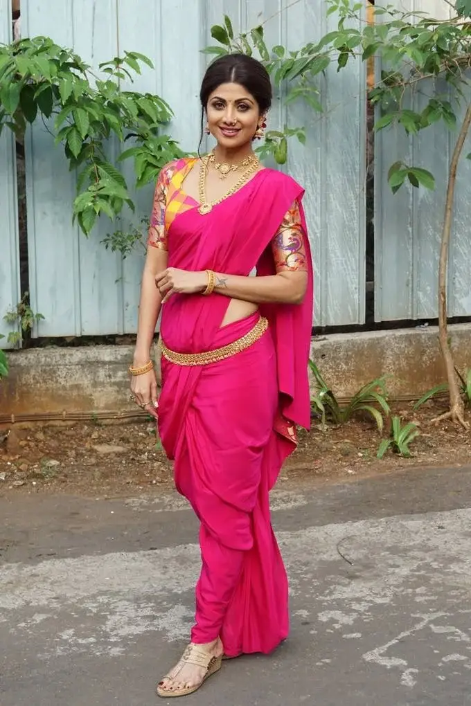 South Indian Model Shilpa Shetty In Traditional Pink Saree